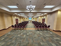 Holiday Inn Madison at The American Center by IHG