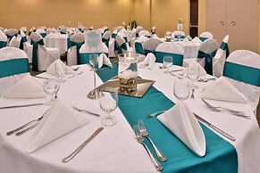 Holiday Inn Madison at The American Center by IHG