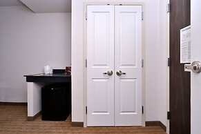 Holiday Inn Madison at The American Center by IHG