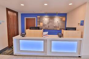 Holiday Inn Express & Suites Dickson by IHG