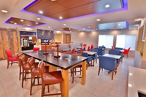 Holiday Inn Express & Suites Dickson by IHG