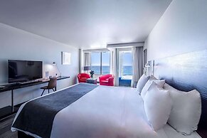 Radisson Blu Acqua Hotel & Spa Concon