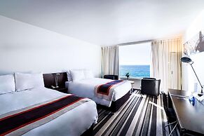 Radisson Blu Acqua Hotel & Spa Concon