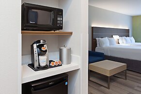 Holiday Inn Express & Suites Corona by IHG