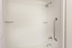 Holiday Inn Express & Suites Corona by IHG