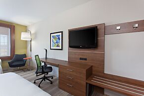 Holiday Inn Express & Suites Corona by IHG