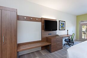 Holiday Inn Express & Suites Corona by IHG