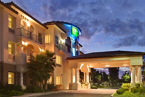 Holiday Inn Express & Suites Corona by IHG