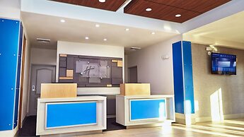 Holiday Inn Express & Suites Corona by IHG