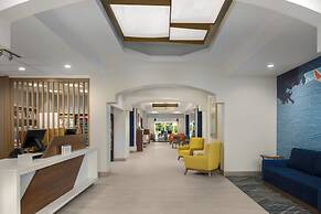Holiday Inn Express & Suites Kendall by IHG