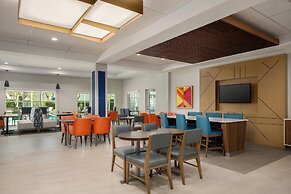 Holiday Inn Express & Suites Kendall by IHG