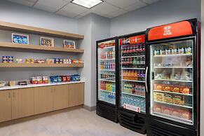 Holiday Inn Express & Suites Kendall by IHG