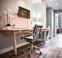 Cambridge Hotel and Conference Centre