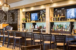 Cambridge Hotel and Conference Centre