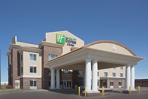 Holiday Inn Express & Suites Minot, an IHG Hotel