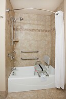 Holiday Inn Express & Suites Minot by IHG