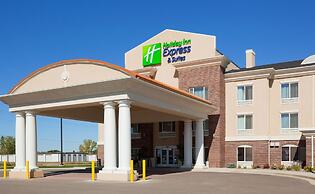 Holiday Inn Express & Suites Minot by IHG