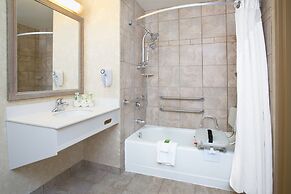 Holiday Inn Express & Suites Minot by IHG