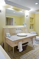 Rockwater Secret Cove Resort