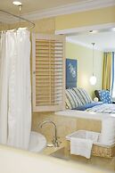 Rockwater Secret Cove Resort