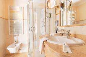 Alpenpalace Luxury Hideaway & Spa Retreat