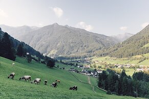 Alpenpalace Luxury Hideaway & Spa Retreat