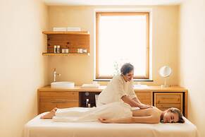 Alpenpalace Luxury Hideaway & Spa Retreat