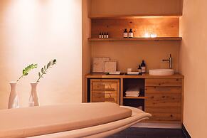 Alpenpalace Luxury Hideaway & Spa Retreat