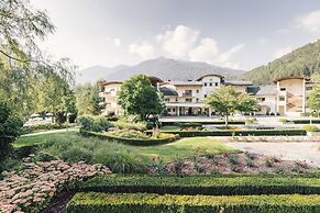 Alpenpalace Luxury Hideaway & Spa Retreat