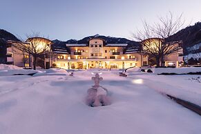 Alpenpalace Luxury Hideaway & Spa Retreat