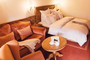 Alpenpalace Luxury Hideaway & Spa Retreat