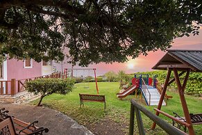 Sea View Village - Studios & Apartments