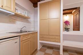 Sea View Village - Studios & Apartments