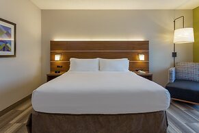 Holiday Inn Express & Suites Vandalia by IHG