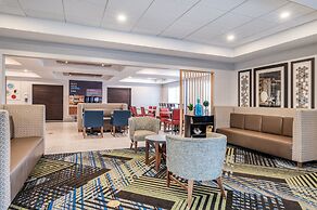 Holiday Inn Express & Suites Vandalia by IHG