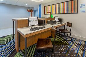 Holiday Inn Express & Suites Vandalia by IHG