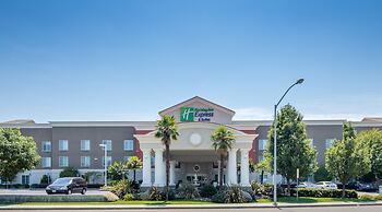 Holiday Inn Express and Suites Modesto by IHG