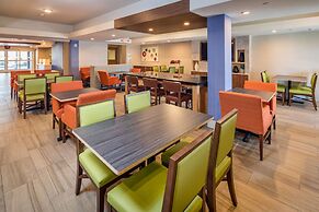 Holiday Inn Express and Suites Modesto by IHG