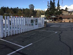 Holiday Lodge