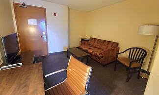 Super 8 by Wyndham Barrie South