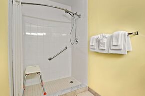 Super 8 by Wyndham Barrie South