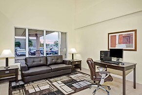 Super 8 by Wyndham Barrie South