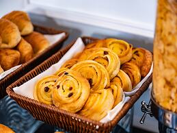 The Flower Boutique Hotel & Travel