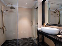 The Flower Boutique Hotel & Travel