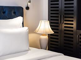 The Flower Boutique Hotel & Travel