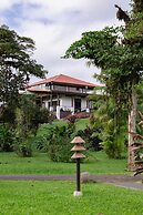 Villa Blanca Cloud Forest Hotel + Retreat