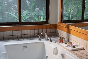 Villa Blanca Cloud Forest Hotel + Retreat