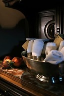 Le Convivial Luxury Suites & Spa