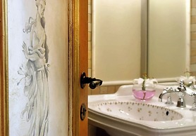 Great Greece Le Convivial Suites