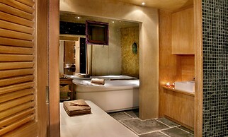 Le Convivial Luxury Suites & Spa